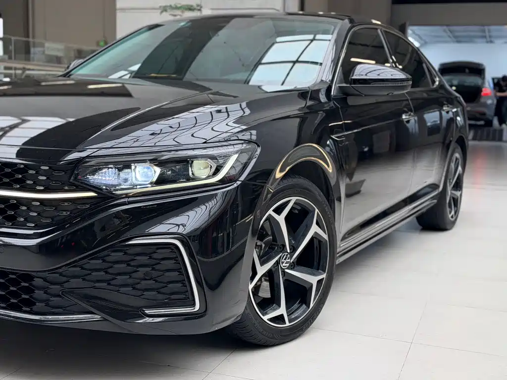 Volkswagen Passat 2023 330TSI Luxury