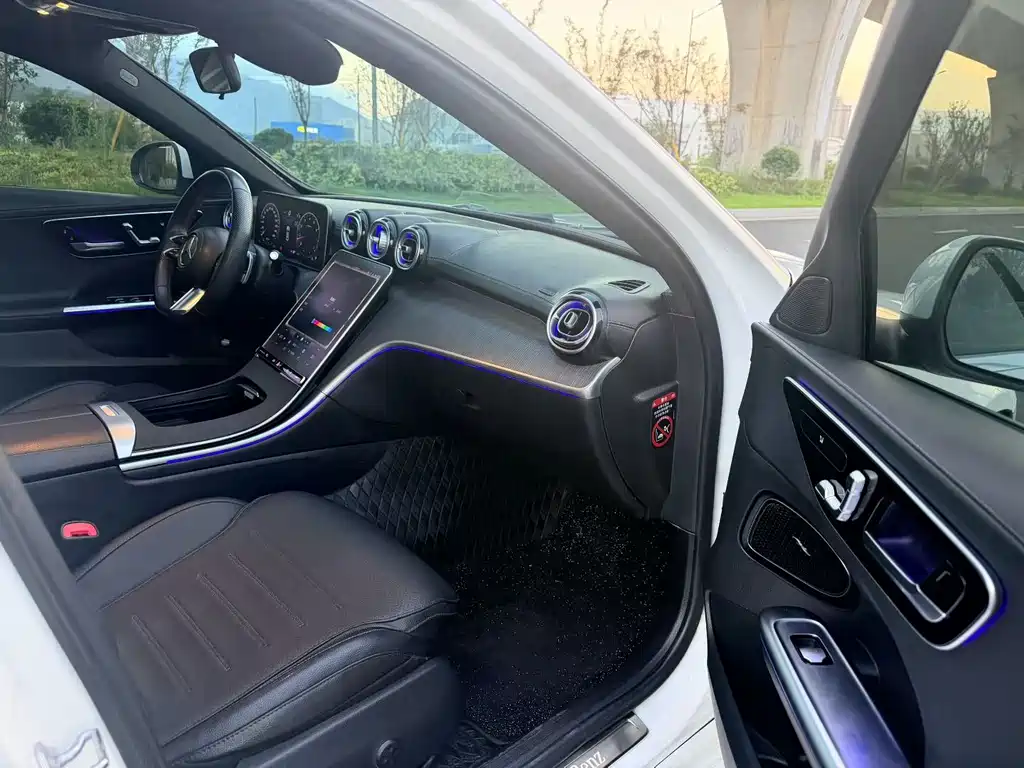 Mercedes-Benz C-Class 2023 — фото 7