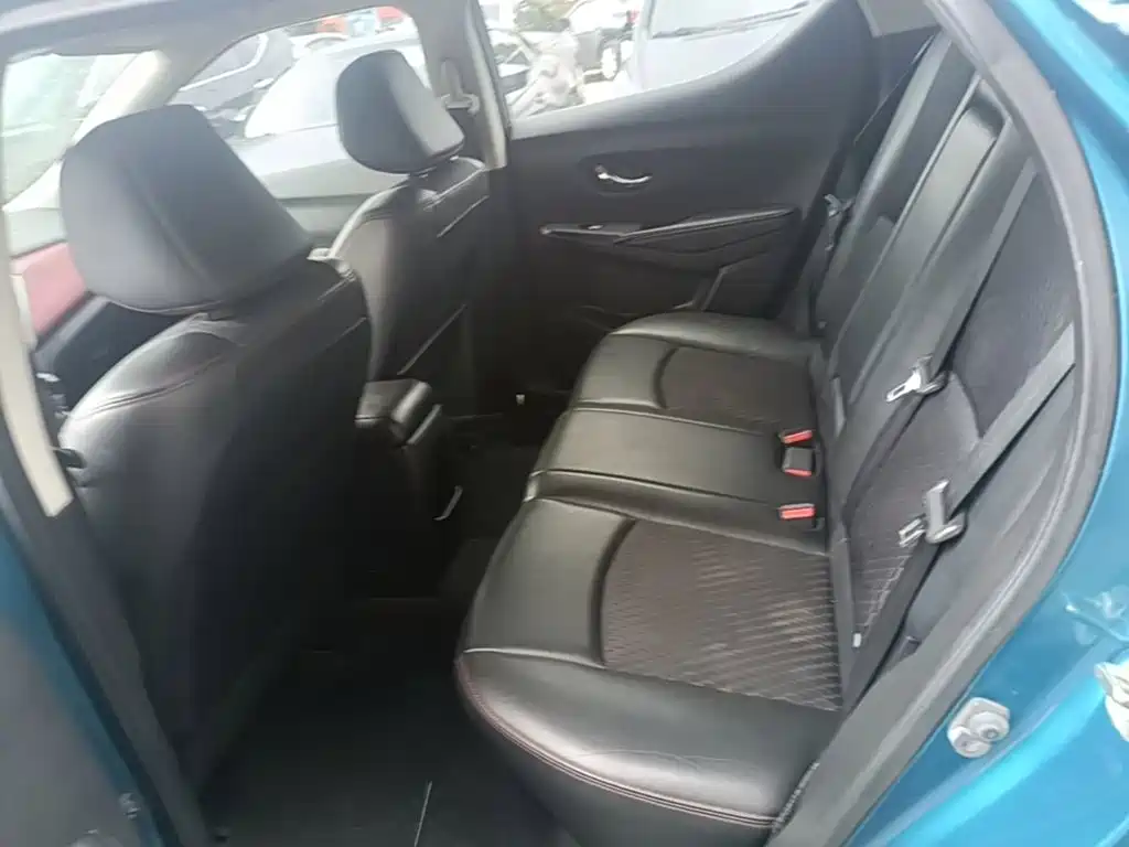 Nissan Bluebird — миниатюра 17