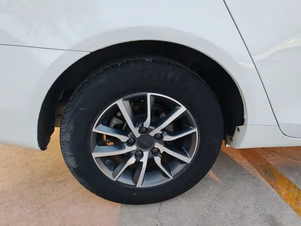 Geely Emgrand — миниатюра 24
