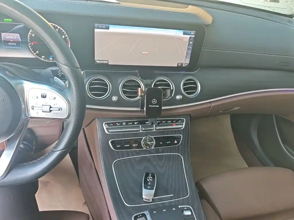Mercedes-Benz E-Class — миниатюра 13
