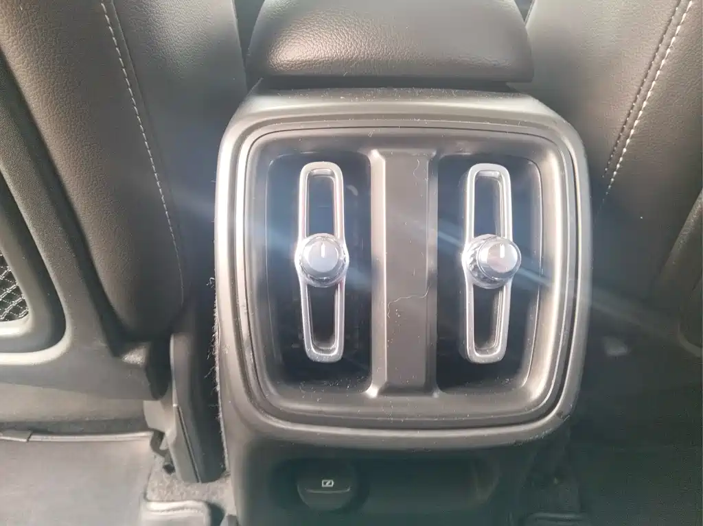 Volvo XC40 — миниатюра 15