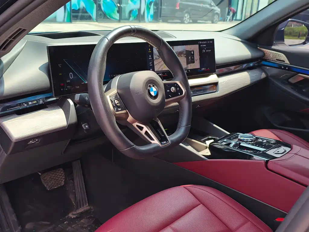 BMW 5 Series — миниатюра 10