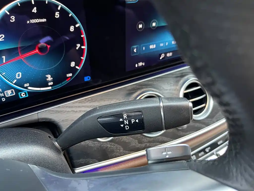 Mercedes-Benz E-Class — миниатюра 27