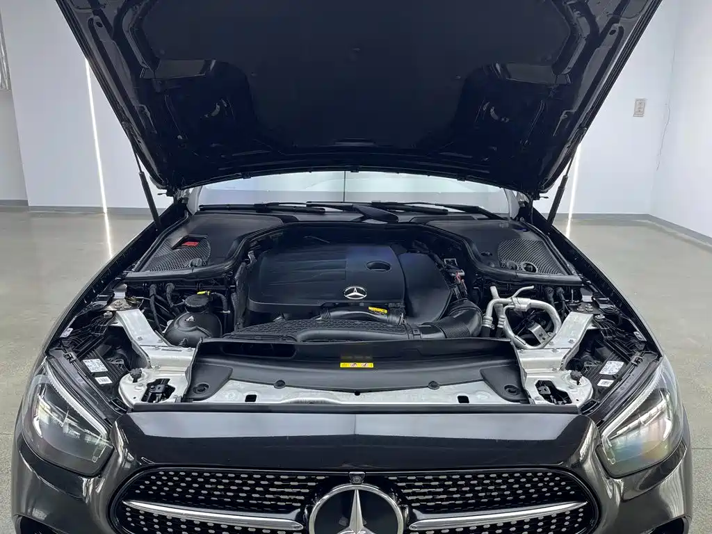 Mercedes-Benz E-Class — миниатюра 32