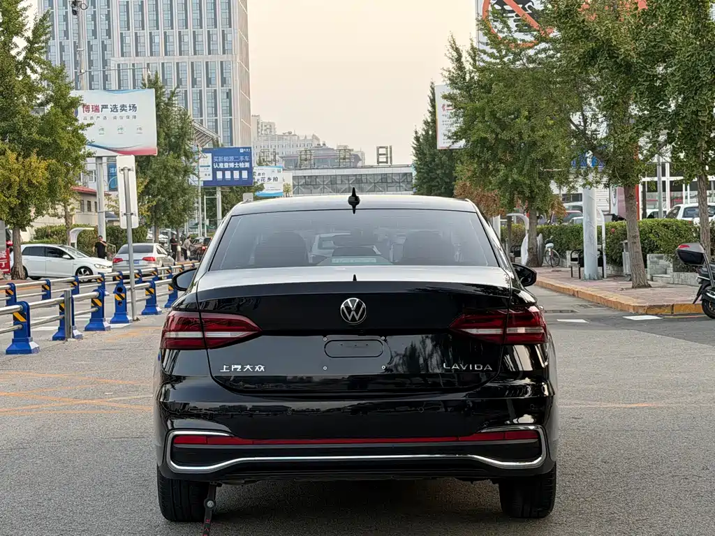 Volkswagen Lavida — миниатюра 5