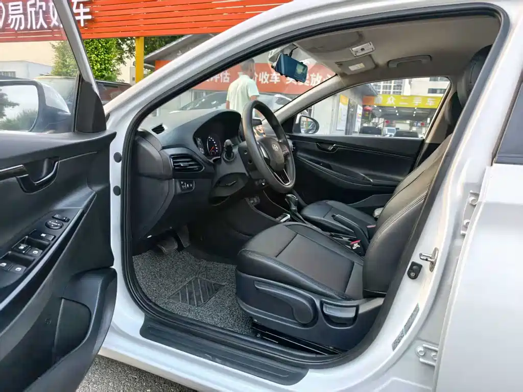 Hyundai Elantra — миниатюра 4