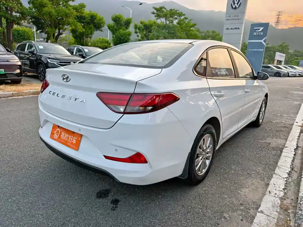 Hyundai Elantra — миниатюра 6