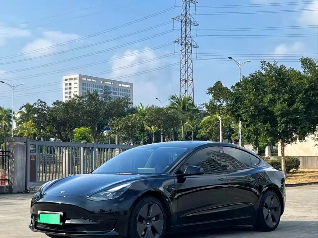 TESLA MODEL 3