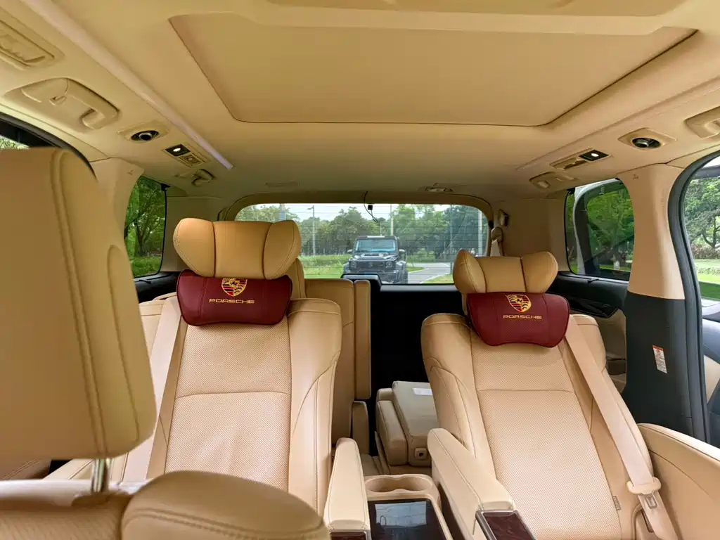 Toyota Alphard — миниатюра 6