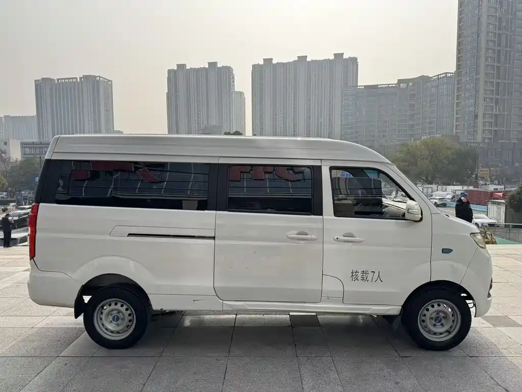 SRM XINYUAN NEW ENERGY SEA LION EV