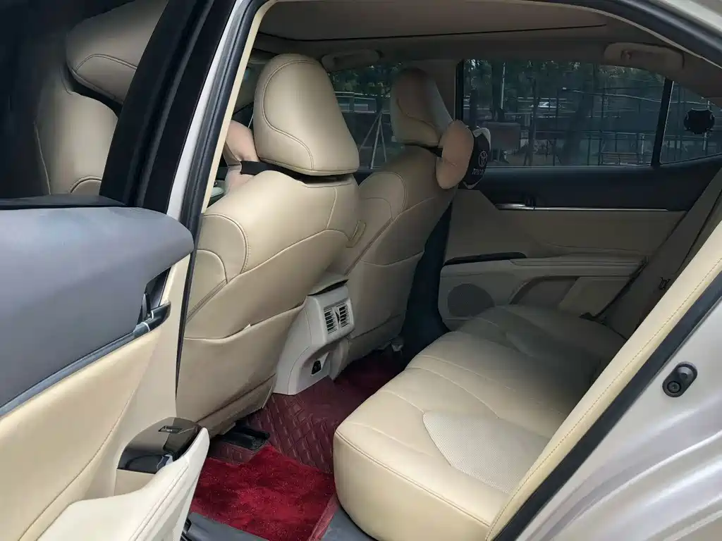 Toyota Camry — миниатюра 9
