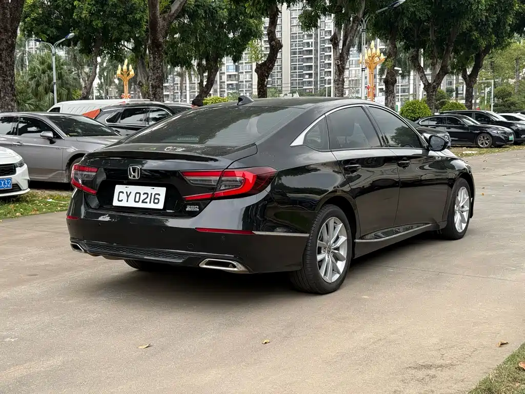 Honda Accord — миниатюра 9