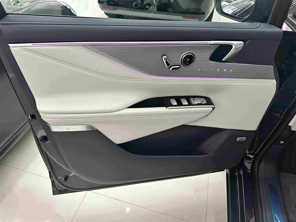 Buick GL8 Hybrid — миниатюра 6
