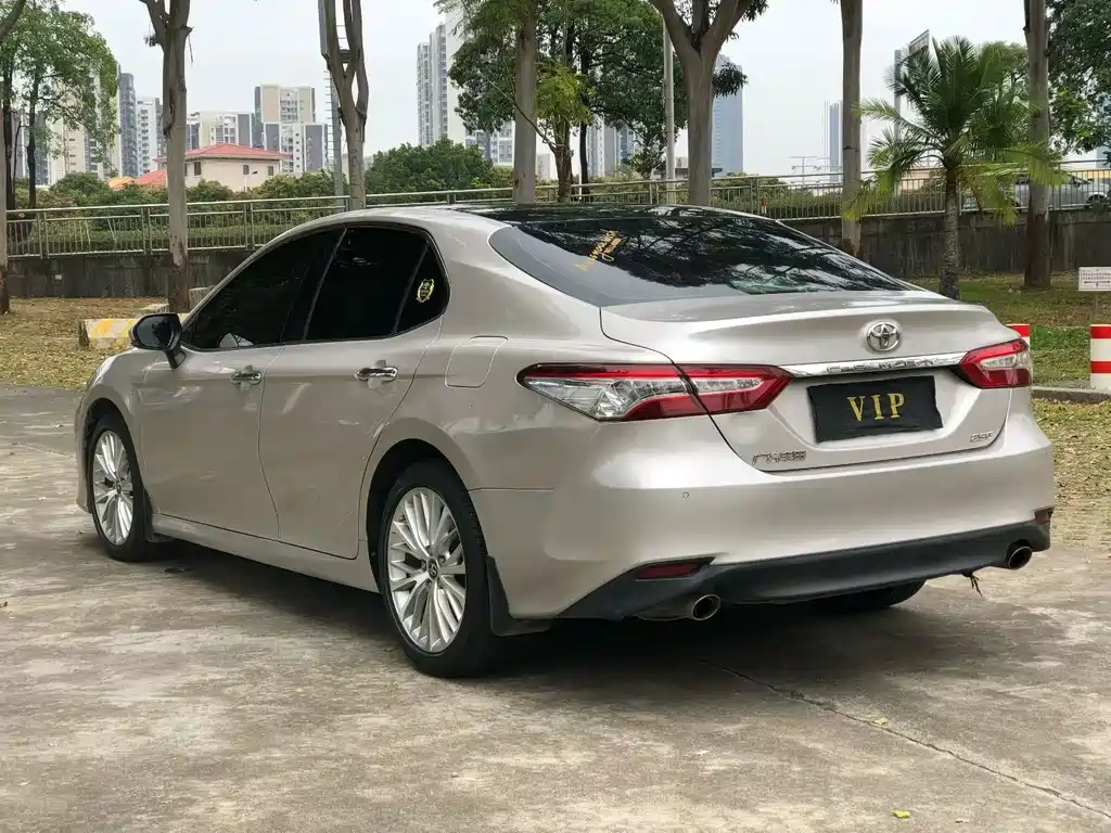 Toyota Camry — миниатюра 4