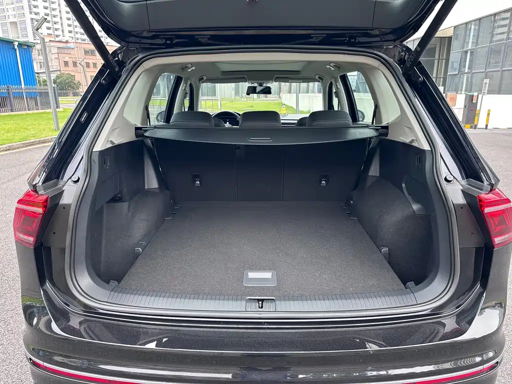 Volkswagen Tiguan L — миниатюра 13