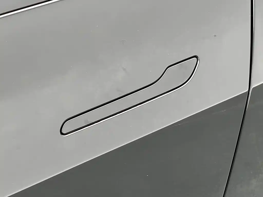 Tesla Model Y L — миниатюра 25