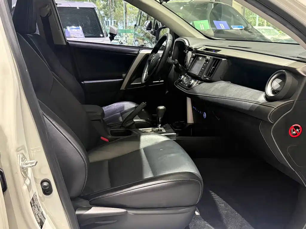 Toyota RAV4 — миниатюра 18