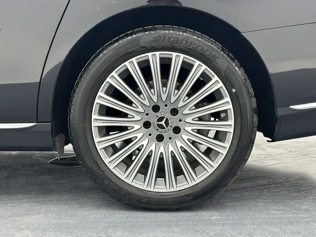 Mercedes-Benz E-Class — миниатюра 31