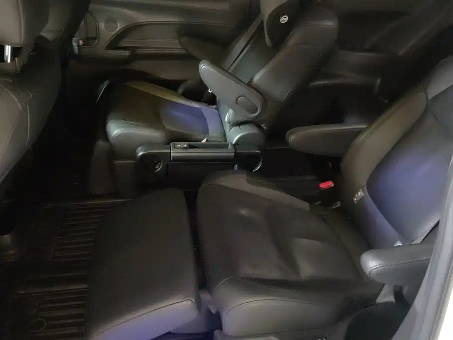 Toyota Sienna — миниатюра 11