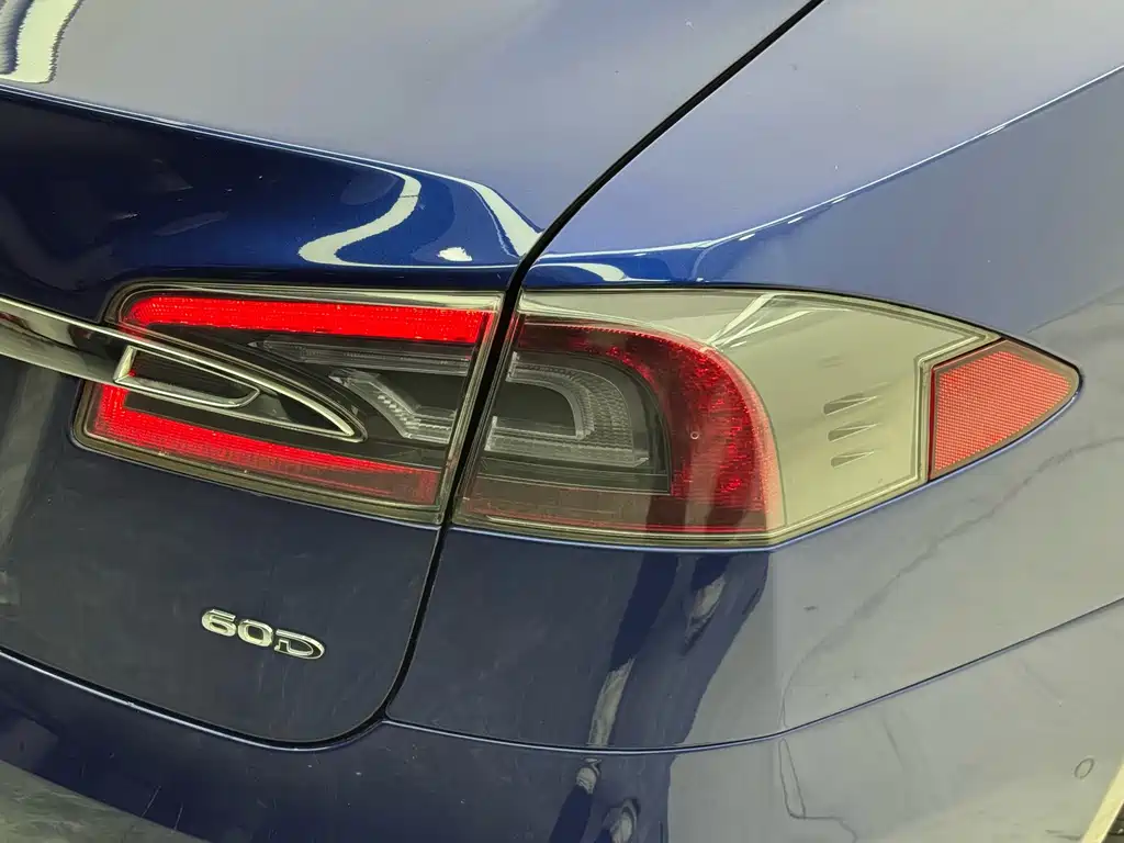 Tesla Model S — миниатюра 19