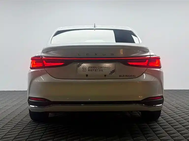 Lexus ES — миниатюра 5