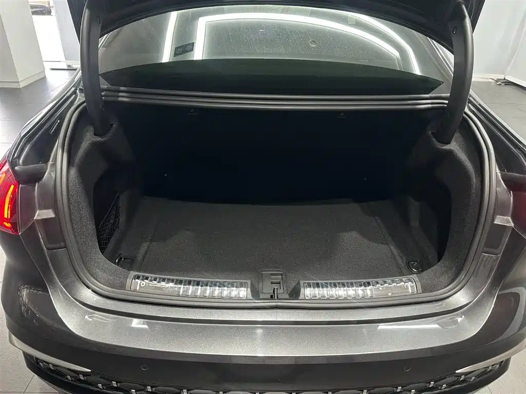 Audi A5L — миниатюра 9