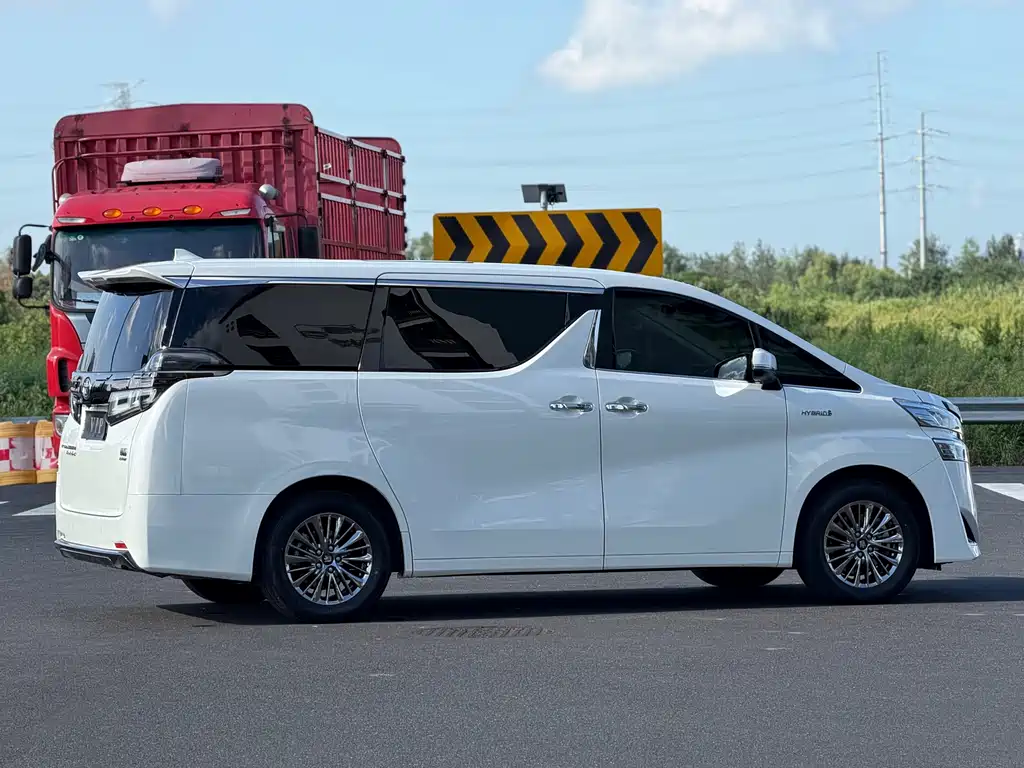 Toyota Vellfire — миниатюра 18