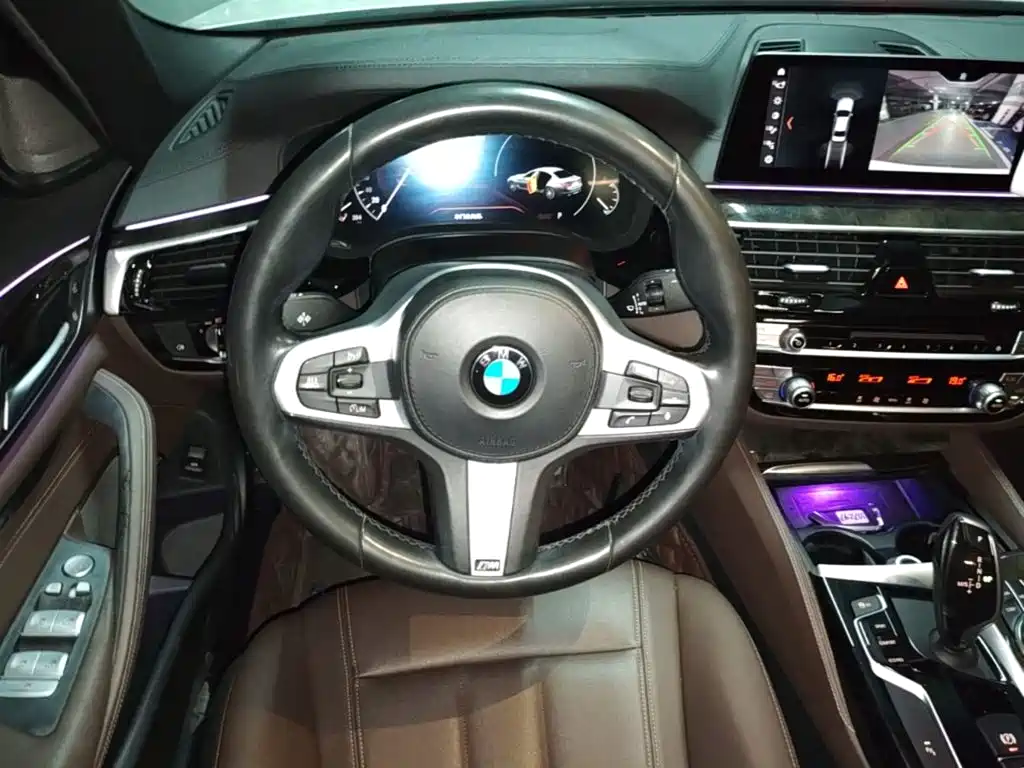 BMW 5 Series — миниатюра 11