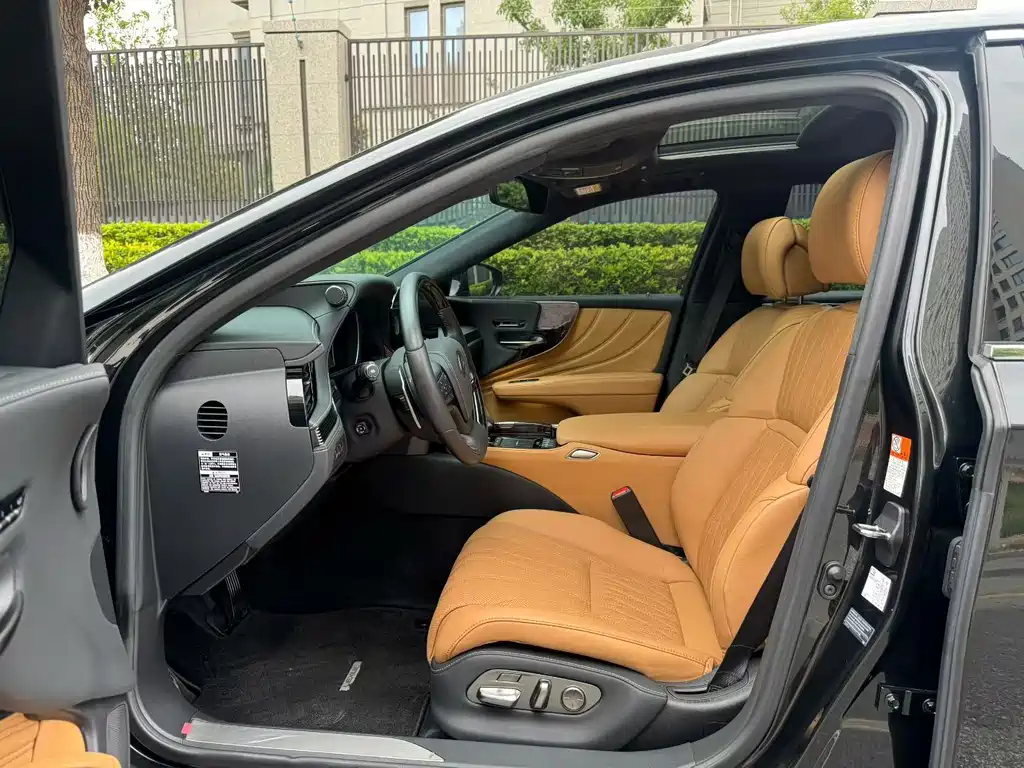 Lexus LS 2021 500h Luxury