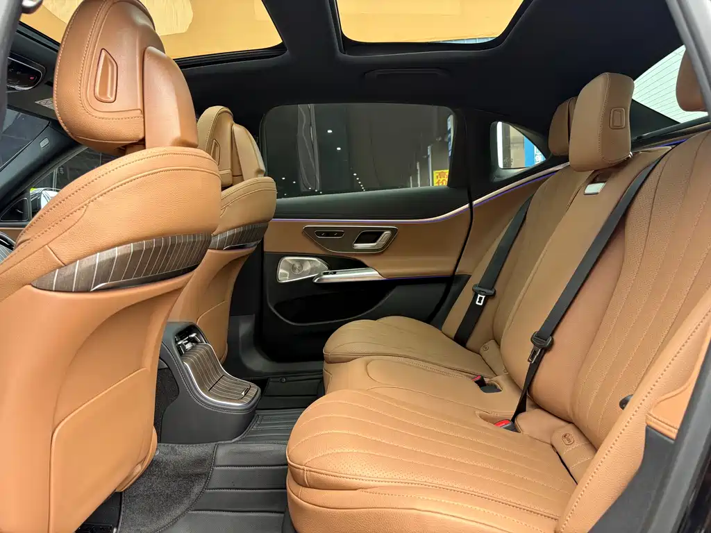 Mercedes-Benz E-Class — миниатюра 13