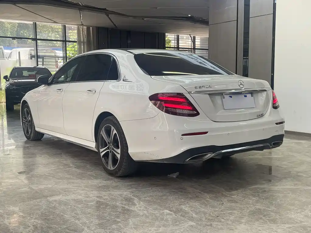 Mercedes-Benz E-Class — миниатюра 5