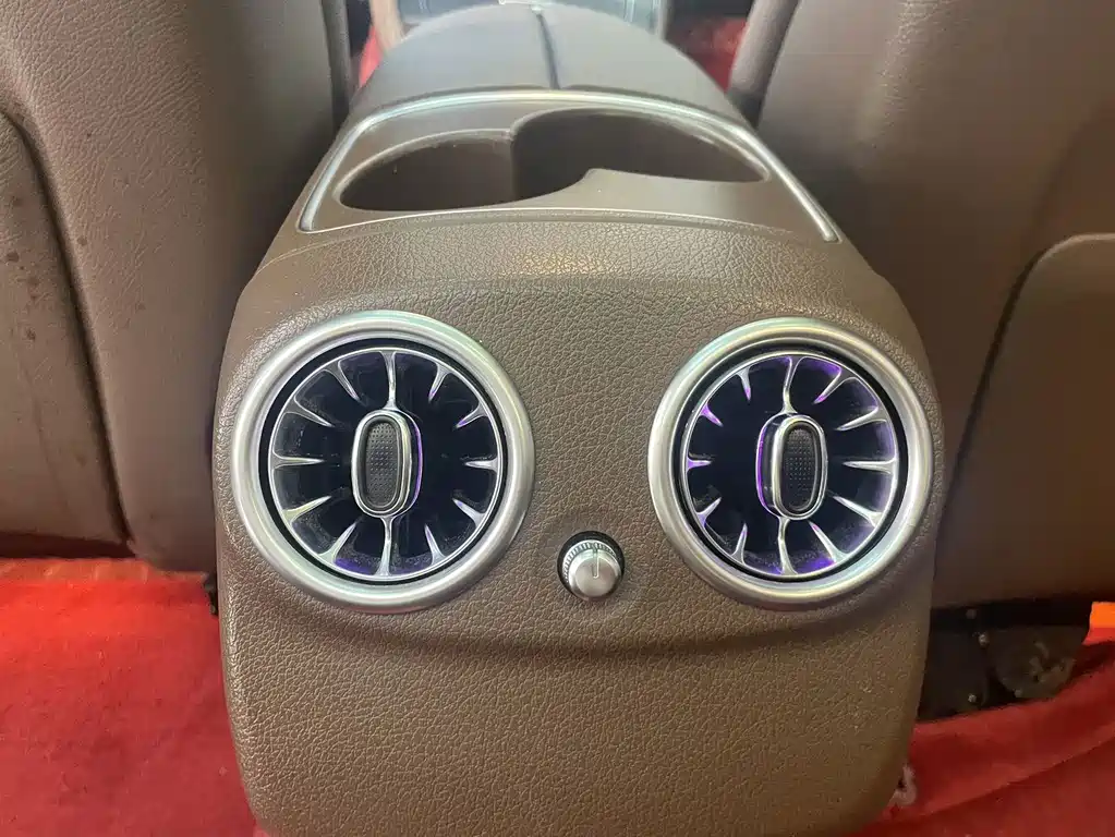 Mercedes-Benz E-Class — миниатюра 13