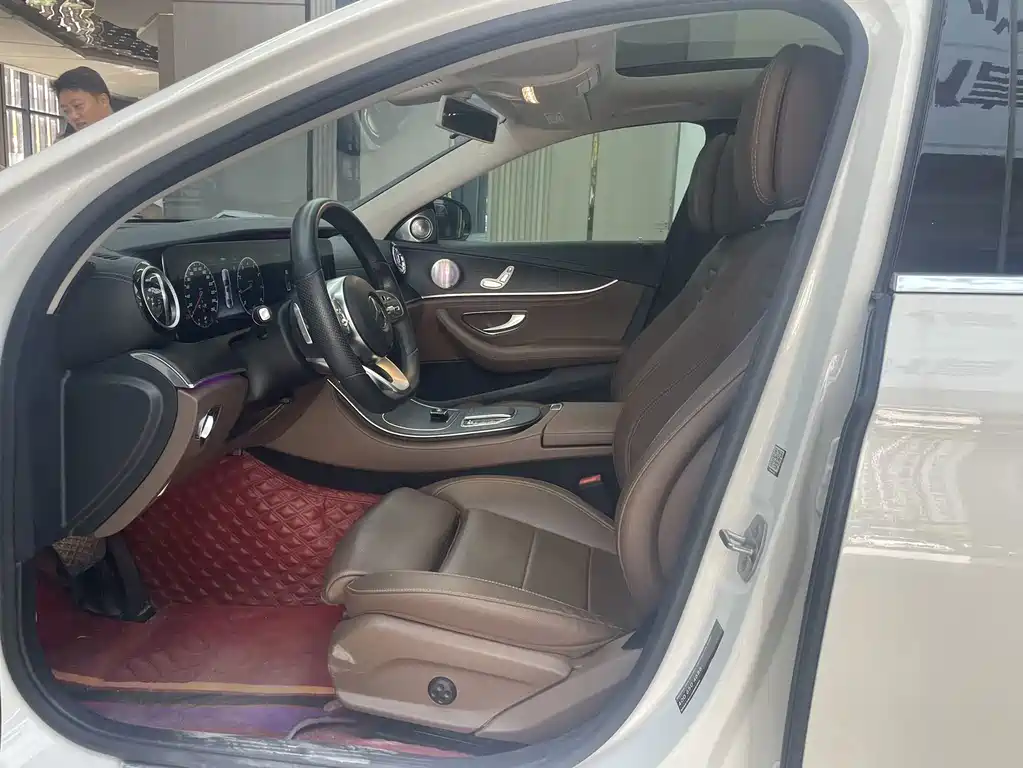 Mercedes-Benz E-Class — миниатюра 9