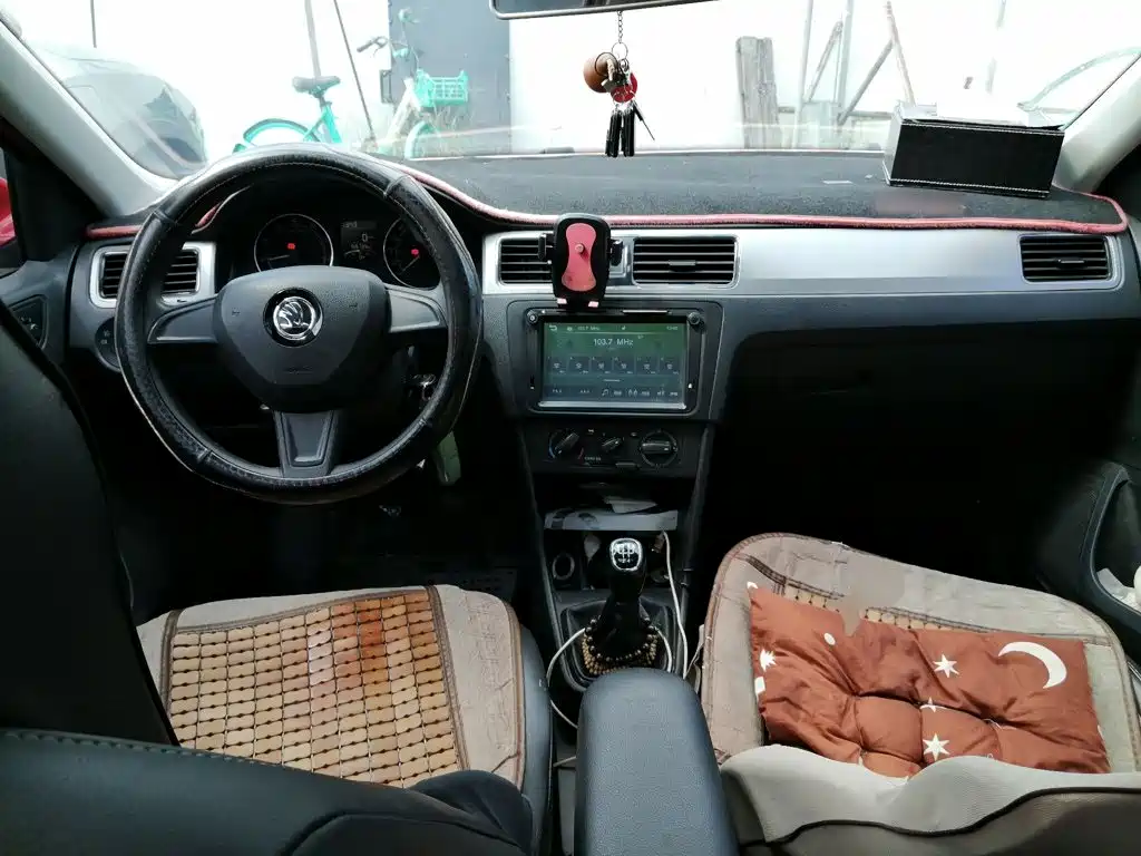 Skoda Rapid Spaceback — миниатюра 6