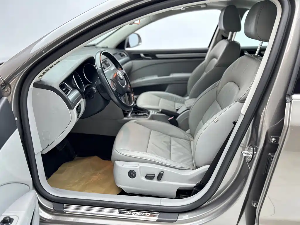 Skoda Superb — миниатюра 8