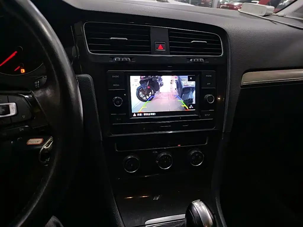 Volkswagen Golf — миниатюра 13