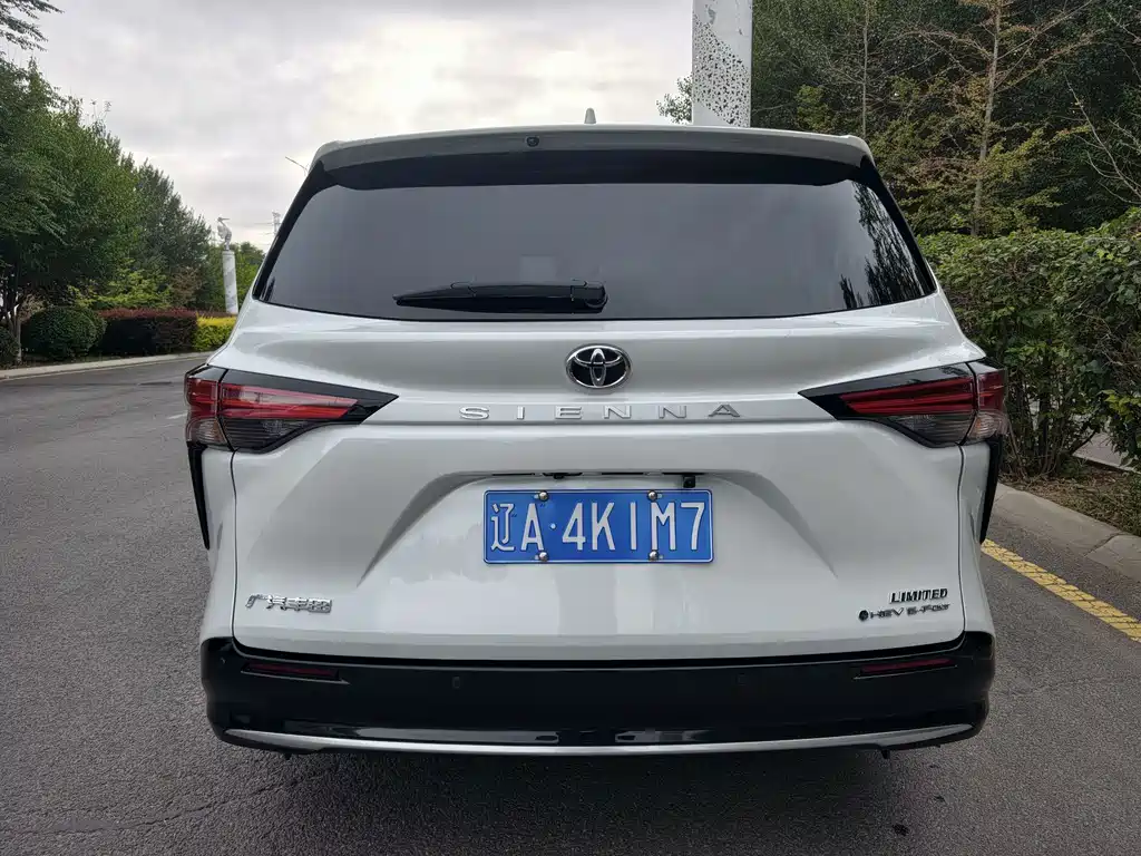 Toyota Sienna — миниатюра 6