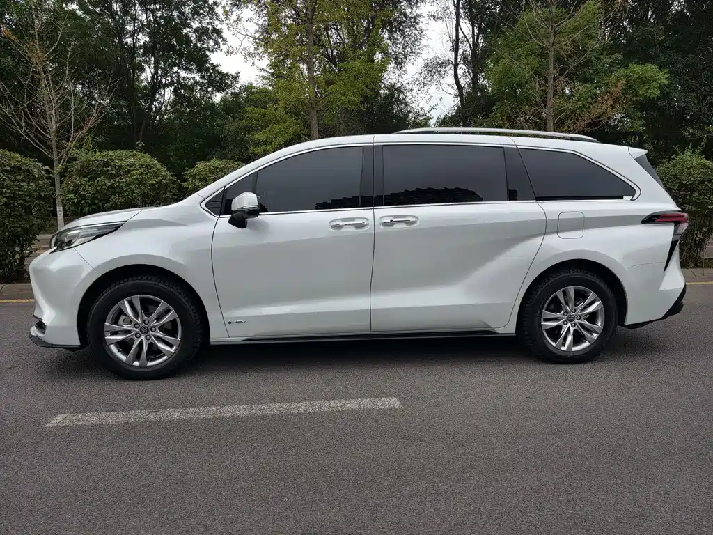Toyota Sienna — миниатюра 4