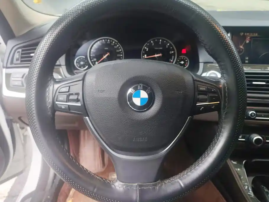 BMW 5 Series — миниатюра 15
