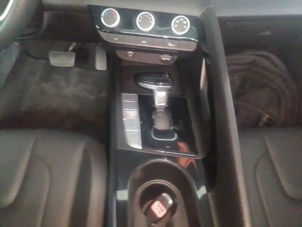 Hyundai Elantra — миниатюра 14