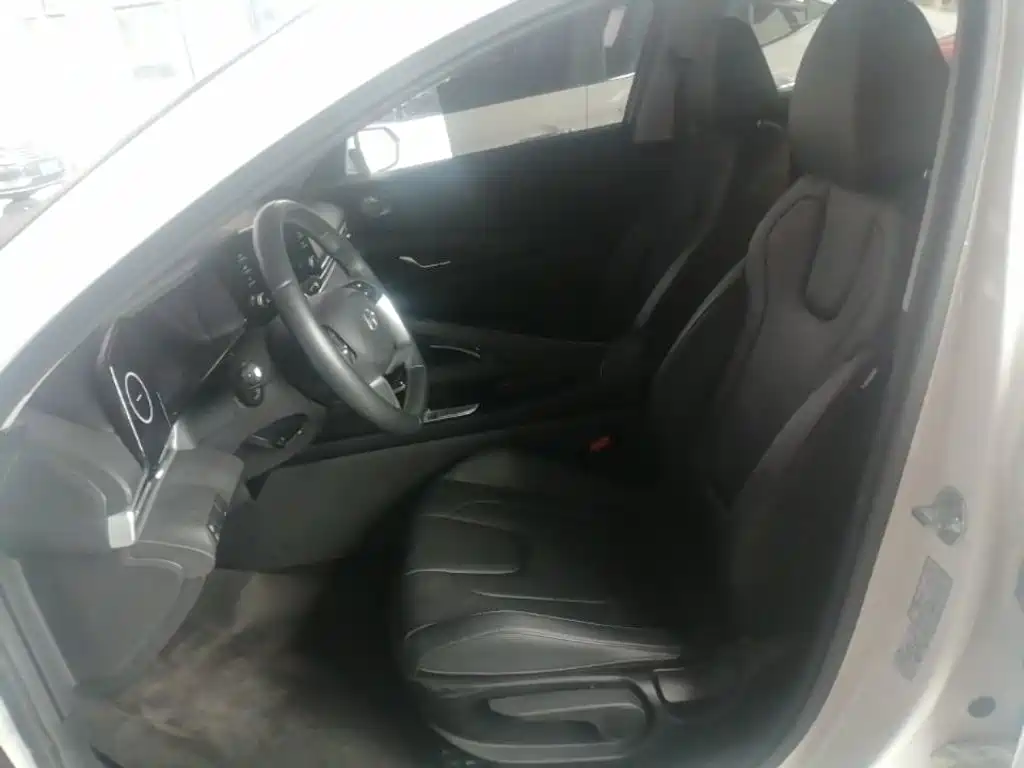 Hyundai Elantra — миниатюра 15