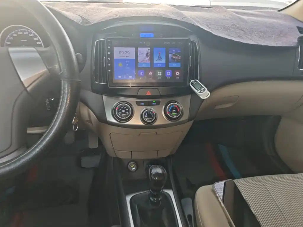 Hyundai Elantra — миниатюра 13