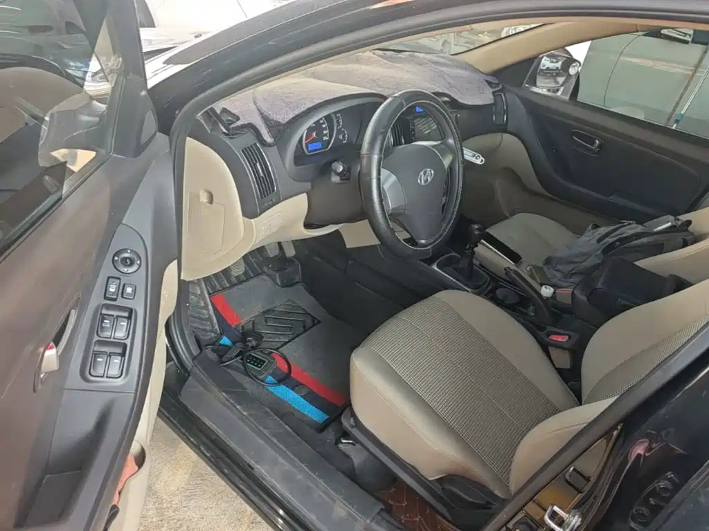 Hyundai Elantra — миниатюра 16