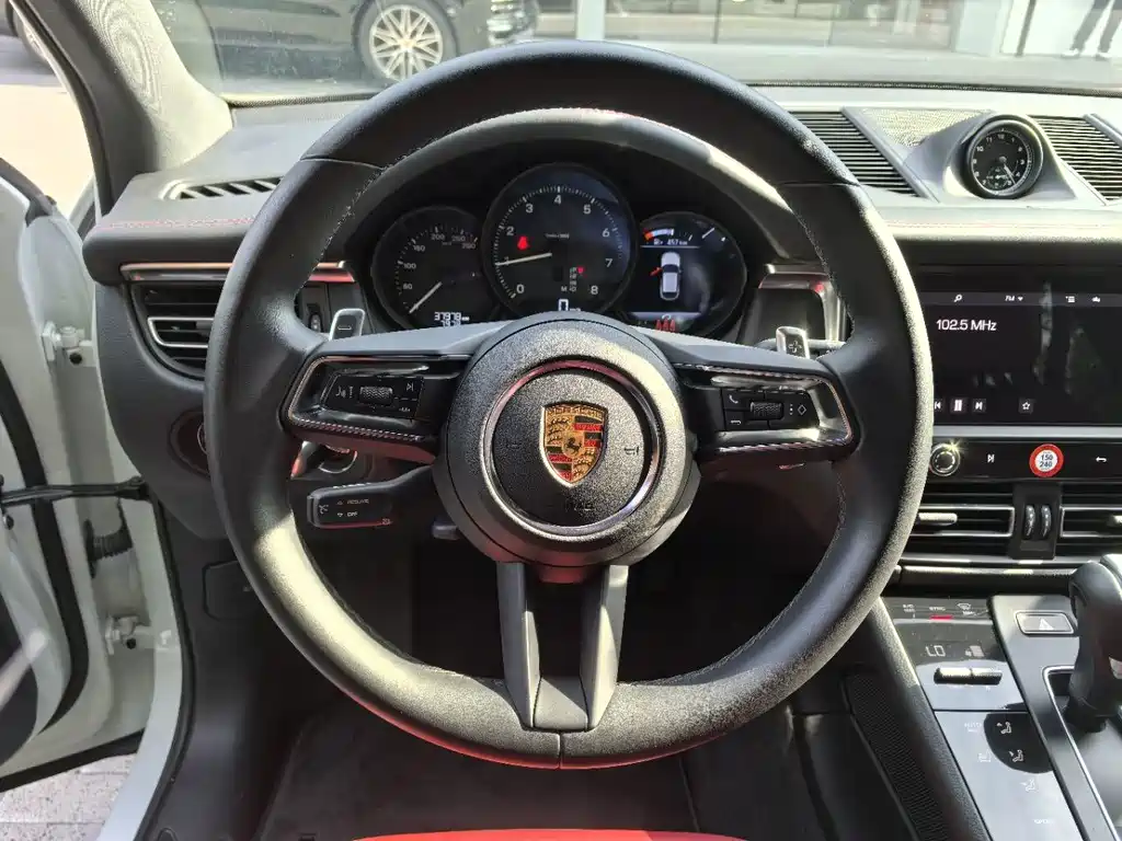 Porsche Macan — миниатюра 9