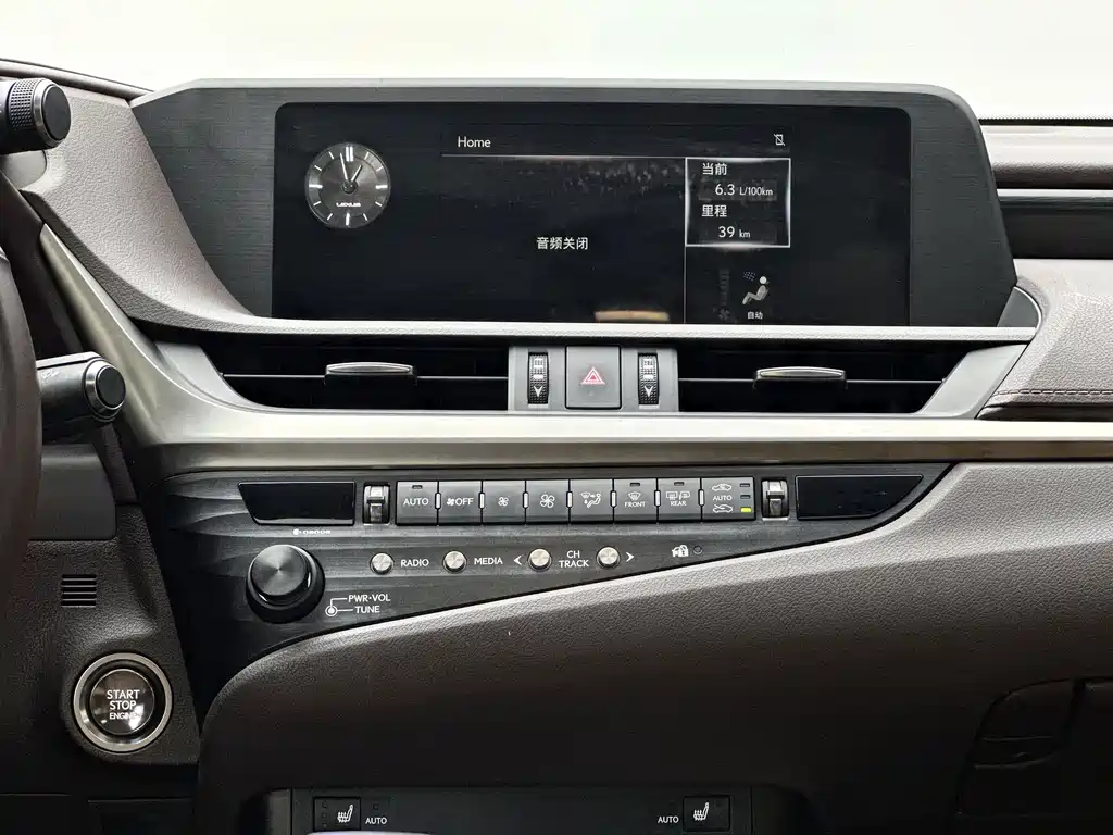 Lexus ES — миниатюра 16