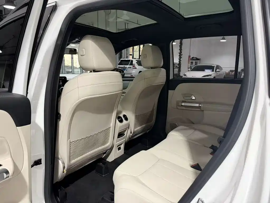 Mercedes-Benz GLB — миниатюра 12