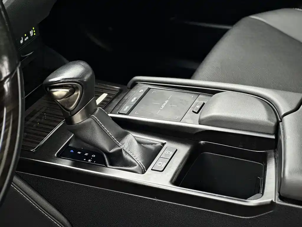 Lexus ES — миниатюра 7