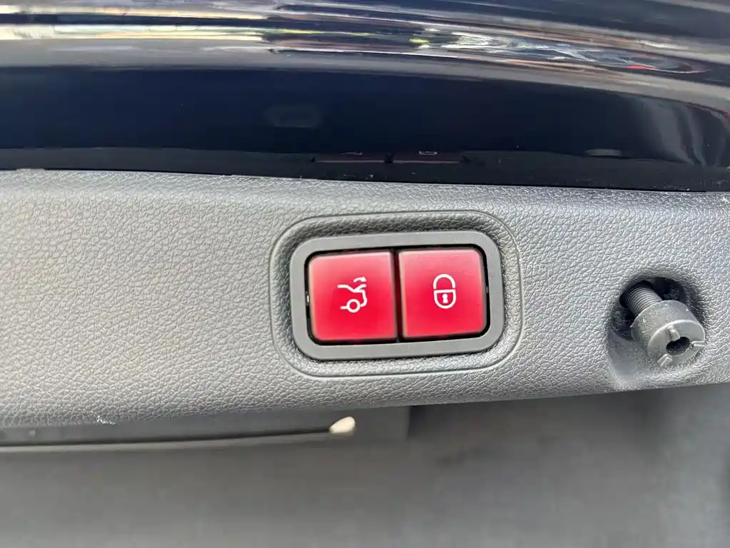 Mercedes-Benz E-Class — миниатюра 32