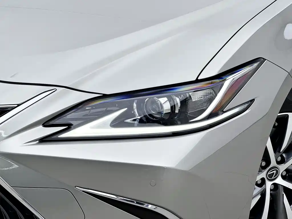 Lexus ES — миниатюра 13